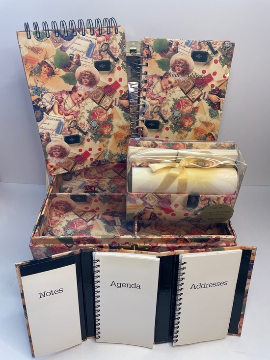 Handbags - NWT Vintage Floral Cosmetic Case with Brown Handle